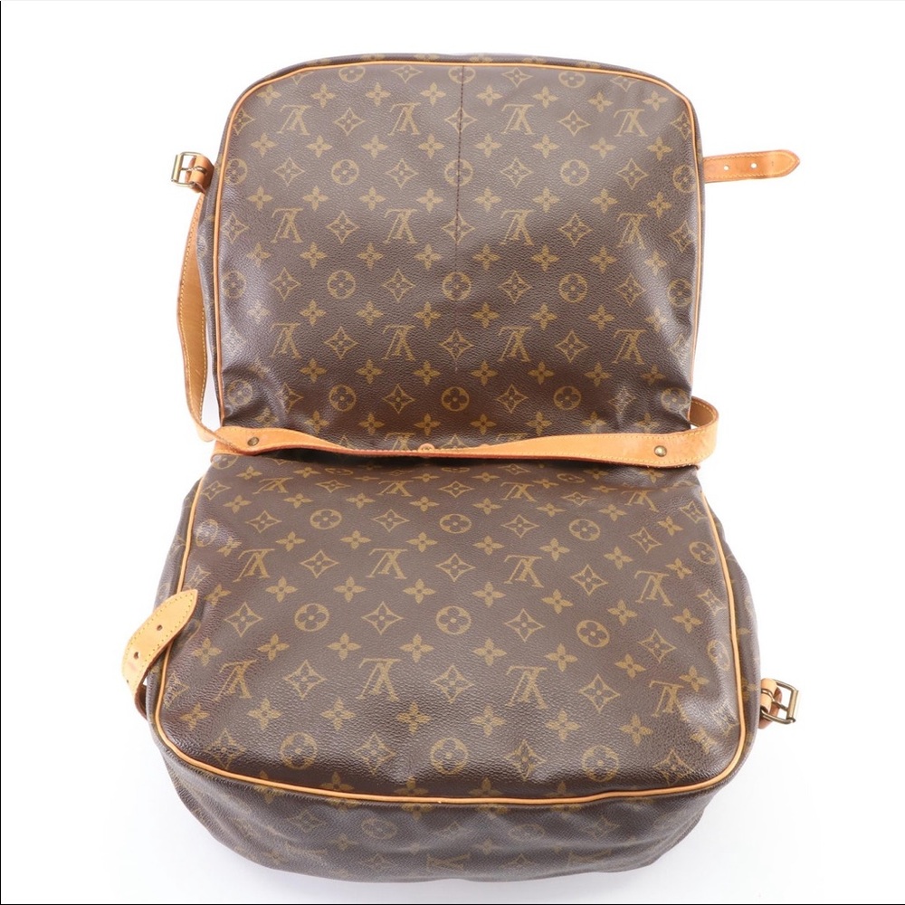 Louis Vuitton Samur 35 messenger bag